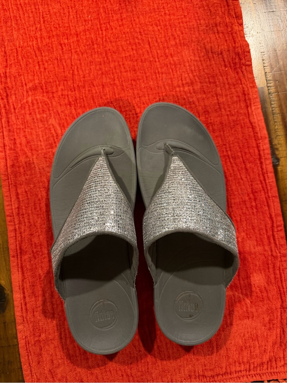 FitFlop Lulu Silver Glitter Thong Sandals with Cushioned Footbed